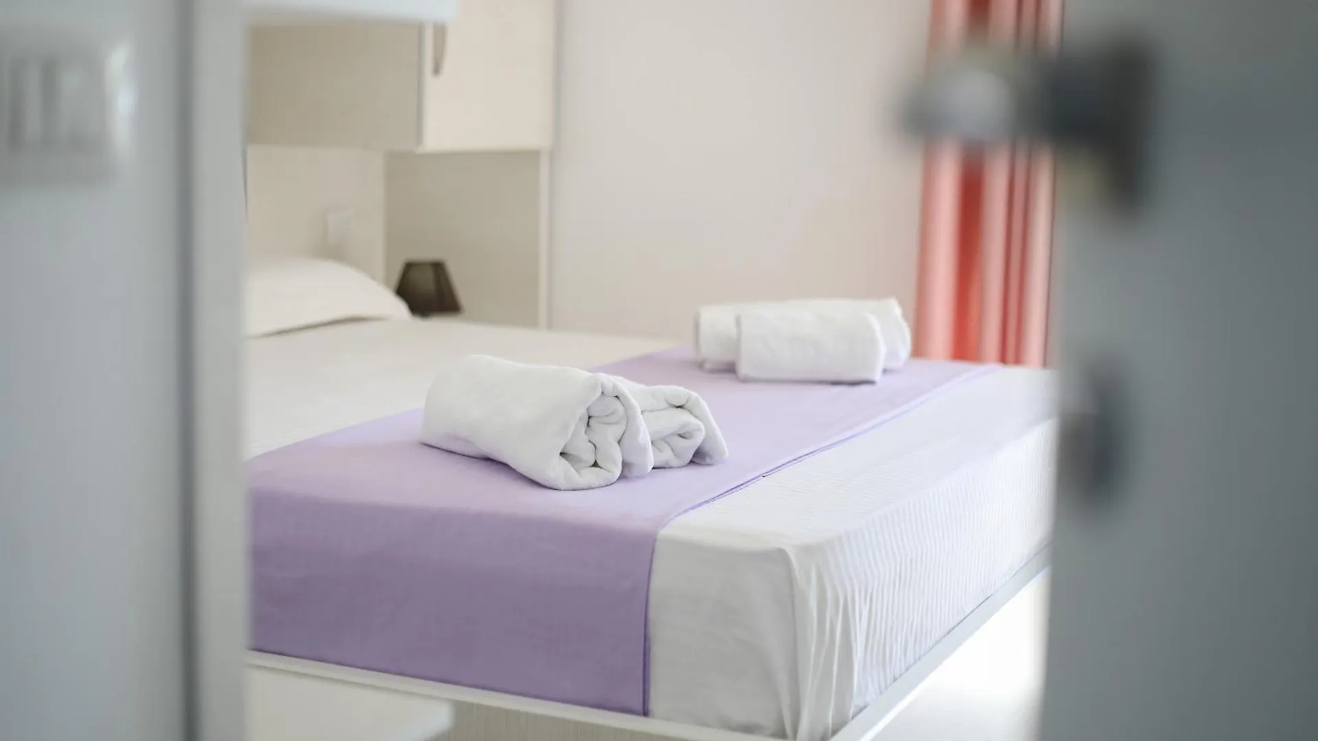 Bay View Balcony- Luxury Apartments With Free Parking Vlorë アルバニア