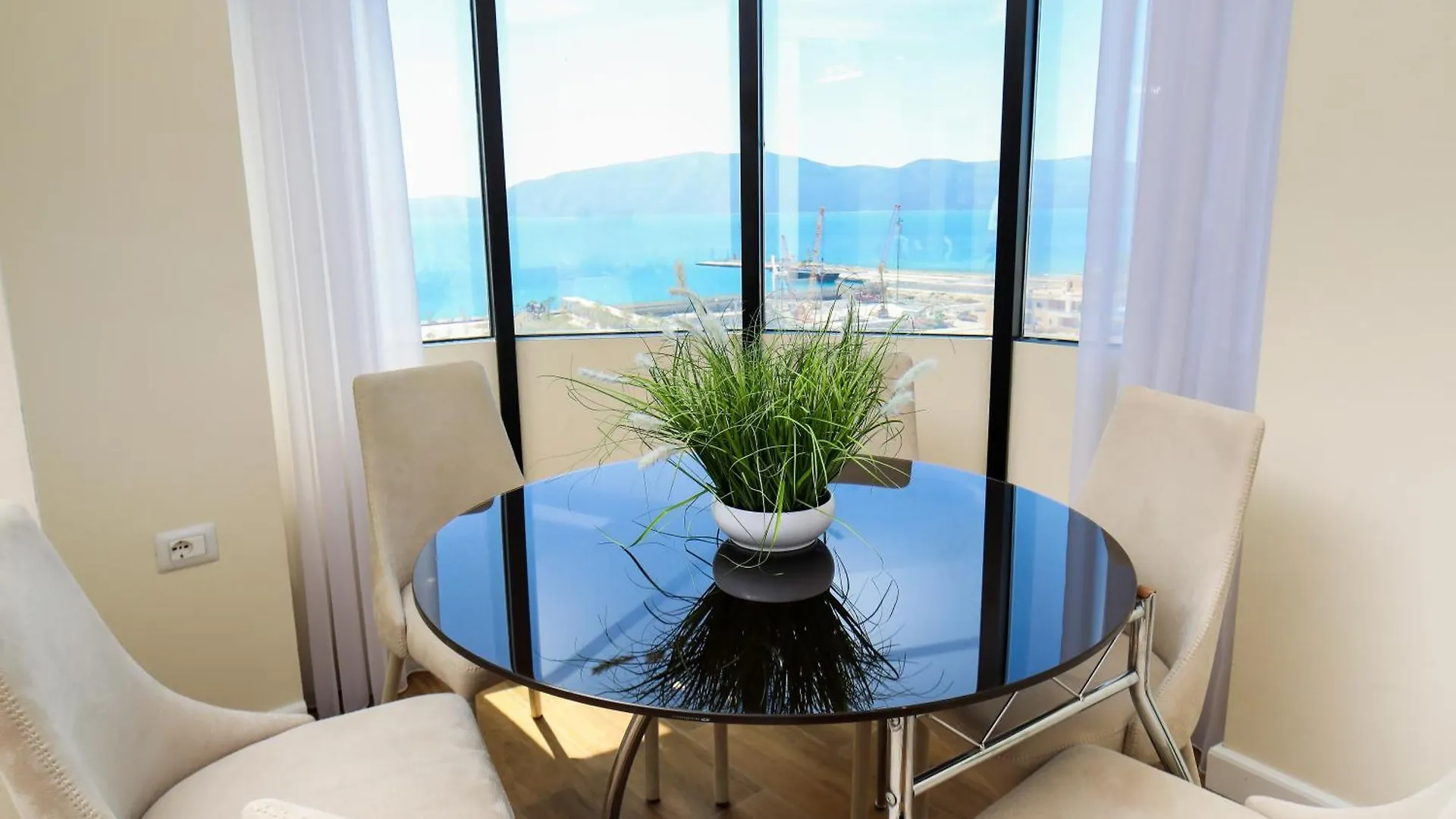Bay View Balcony- Luxury Apartments With Free Parking Vlorë