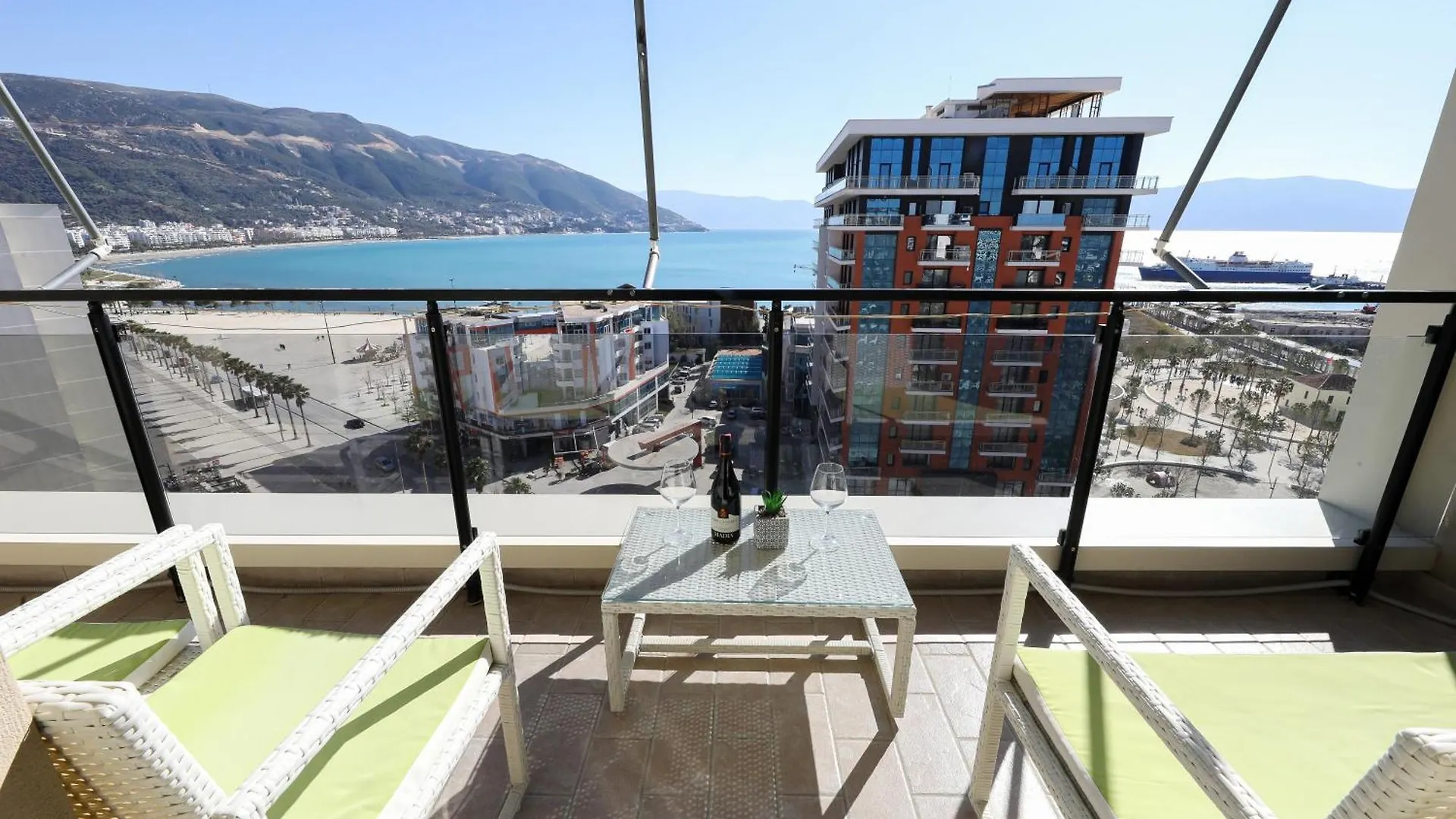 Bay View Balcony- Luxury Apartments With Free Parking Vlorë